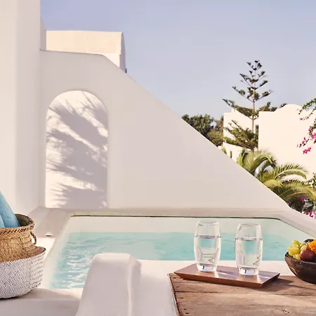 Nikki & Santorini Kamári